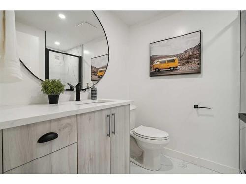 507 Cantrell Drive Sw, Calgary, AB - Indoor Photo Showing Bathroom