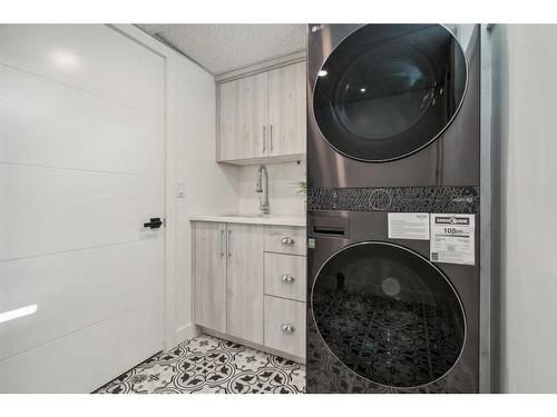 507 Cantrell Drive Sw, Calgary, AB - Indoor Photo Showing Laundry Room