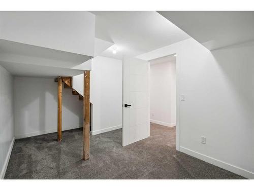 507 Cantrell Drive Sw, Calgary, AB - Indoor Photo Showing Other Room