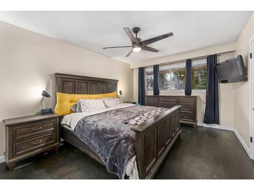 975 Northmount Drive Nw, Calgary, AB - Indoor Photo Showing Bedroom