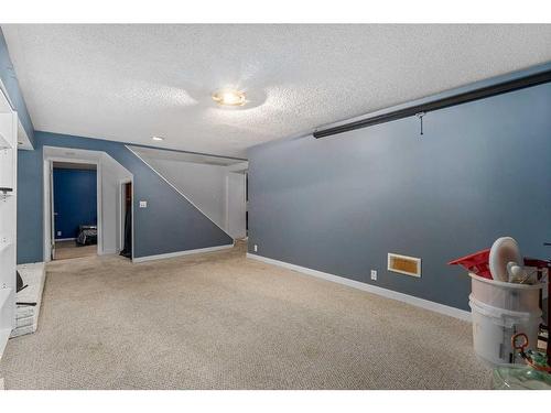 975 Northmount Drive Nw, Calgary, AB - Indoor Photo Showing Other Room