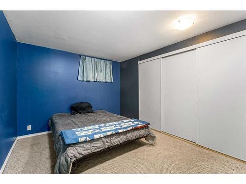 975 Northmount Drive Nw, Calgary, AB - Indoor Photo Showing Bedroom