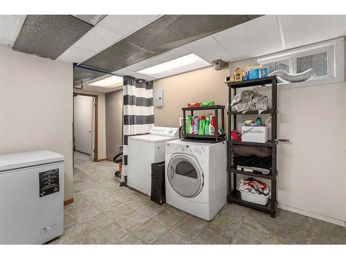 975 Northmount Drive Nw, Calgary, AB - Indoor Photo Showing Laundry Room