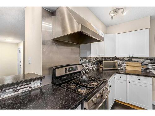 975 Northmount Drive Nw, Calgary, AB - Indoor Photo Showing Kitchen