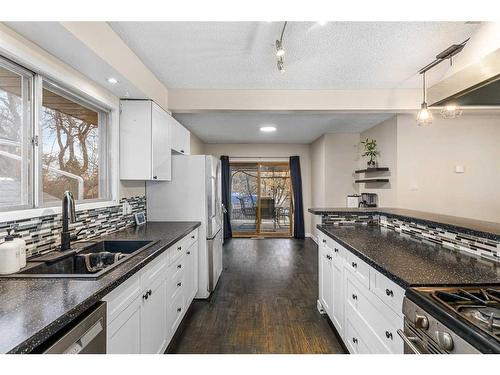 975 Northmount Drive Nw, Calgary, AB - Indoor Photo Showing Kitchen With Double Sink With Upgraded Kitchen