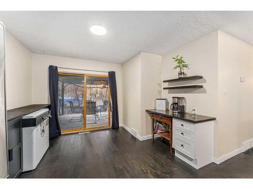 975 Northmount Drive Nw, Calgary, AB - Indoor