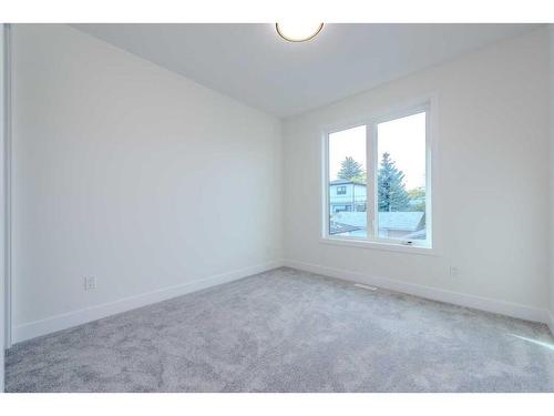 33 Harvard Street Nw, Calgary, AB - Indoor Photo Showing Other Room