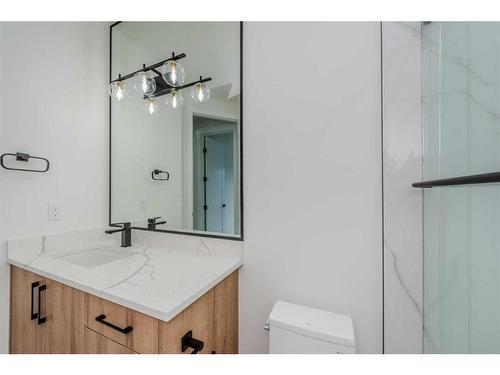 33 Harvard Street Nw, Calgary, AB - Indoor Photo Showing Bathroom