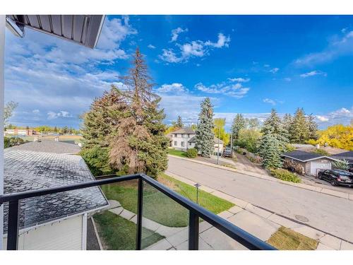 33 Harvard Street Nw, Calgary, AB - Outdoor With Balcony With View