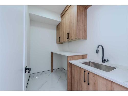 33 Harvard Street Nw, Calgary, AB - Indoor Photo Showing Kitchen