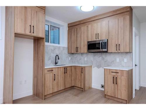 33 Harvard Street Nw, Calgary, AB - Indoor Photo Showing Kitchen