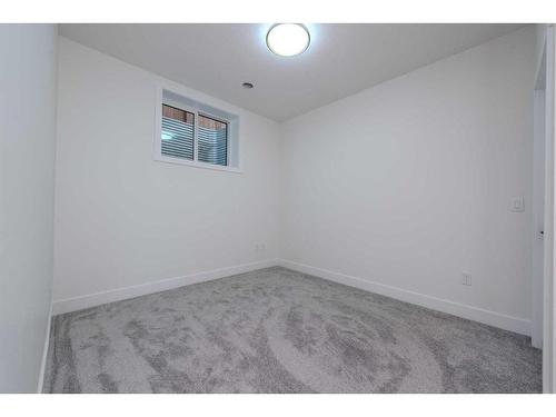 33 Harvard Street Nw, Calgary, AB - Indoor Photo Showing Other Room