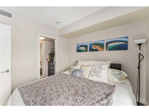 505-1111 10 Street Sw, Calgary, AB - Indoor Photo Showing Bedroom