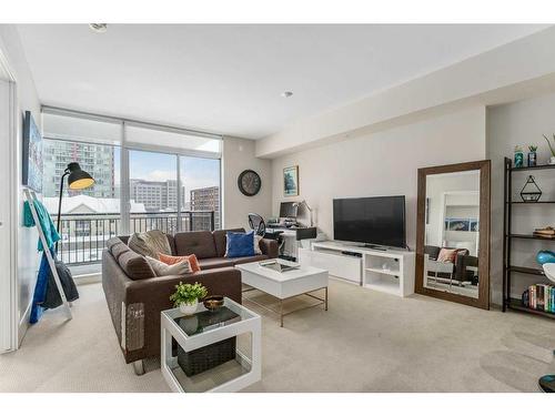 505-1111 10 Street Sw, Calgary, AB - Indoor Photo Showing Living Room