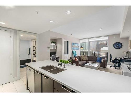 505-1111 10 Street Sw, Calgary, AB - Indoor Photo Showing Kitchen With Double Sink