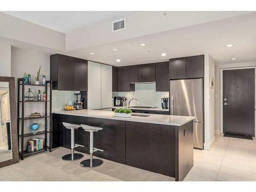 505-1111 10 Street Sw, Calgary, AB - Indoor Photo Showing Kitchen With Stainless Steel Kitchen