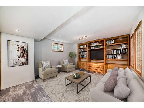 9 Ghost Road, Benchlands, AB - Indoor Photo Showing Living Room