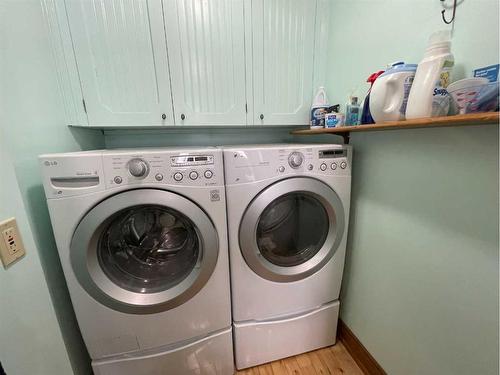 2130 19 Avenue, Didsbury, AB - Indoor Photo Showing Laundry Room