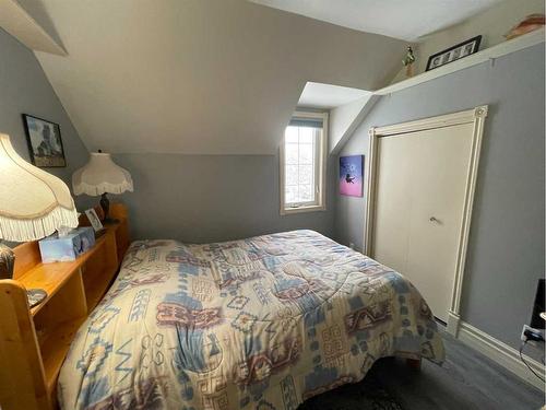 2130 19 Avenue, Didsbury, AB - Indoor Photo Showing Bedroom