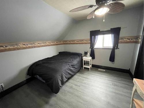 2130 19 Avenue, Didsbury, AB - Indoor Photo Showing Bedroom