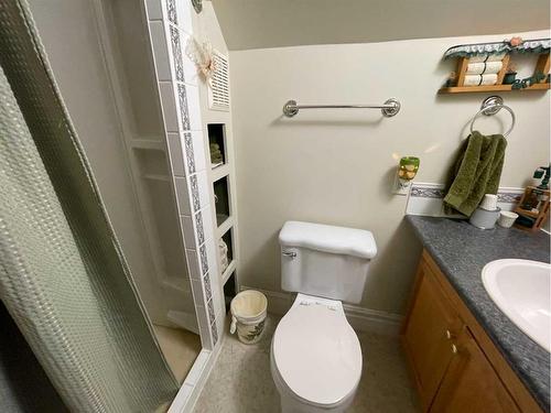 2130 19 Avenue, Didsbury, AB - Indoor Photo Showing Bathroom