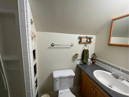 2130 19 Avenue, Didsbury, AB - Indoor Photo Showing Bathroom