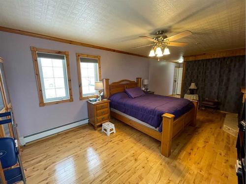 2130 19 Avenue, Didsbury, AB - Indoor Photo Showing Bedroom