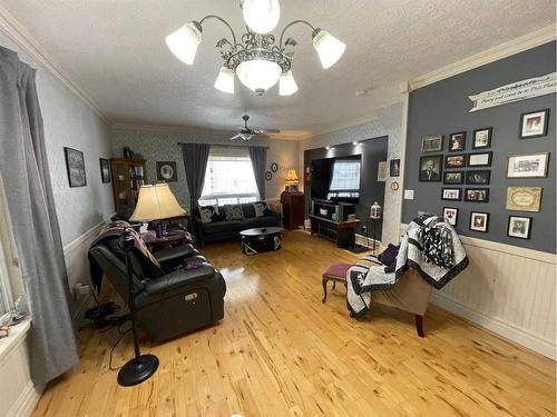 2130 19 Avenue, Didsbury, AB - Indoor