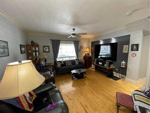 2130 19 Avenue, Didsbury, AB - Indoor Photo Showing Other Room