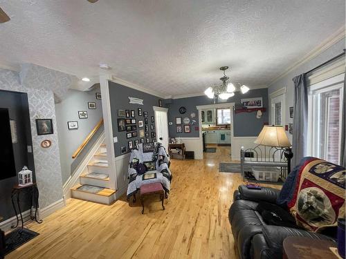 2130 19 Avenue, Didsbury, AB - Indoor