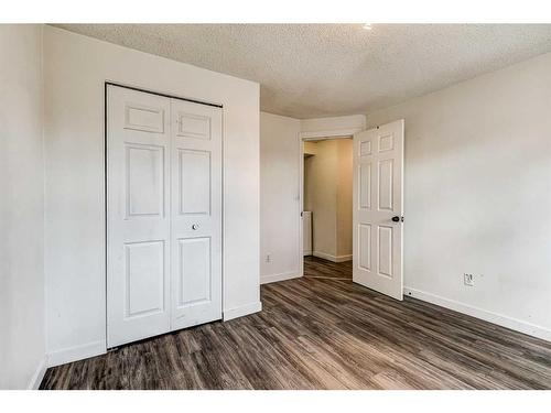 804 44 Street Se, Calgary, AB - Indoor Photo Showing Other Room