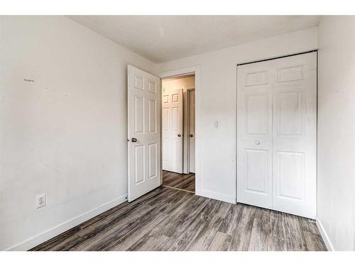 804 44 Street Se, Calgary, AB - Indoor Photo Showing Other Room