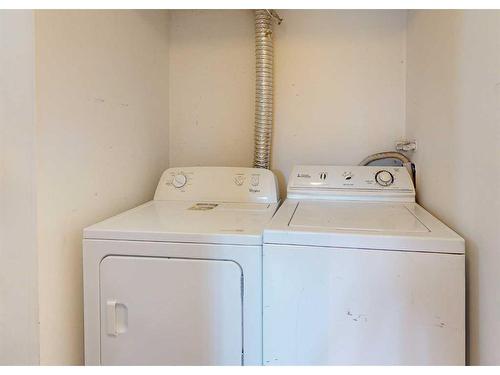 804 44 Street Se, Calgary, AB - Indoor Photo Showing Laundry Room