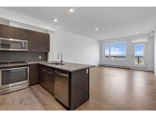 403-214 Sherwood Square Nw, Calgary, AB - Indoor Photo Showing Kitchen With Stainless Steel Kitchen