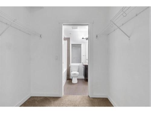 403-214 Sherwood Square Nw, Calgary, AB - Indoor Photo Showing Bathroom