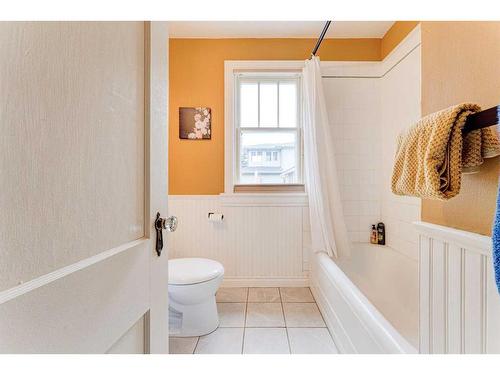 436 Muskrat Street, Banff, AB - Indoor Photo Showing Bathroom