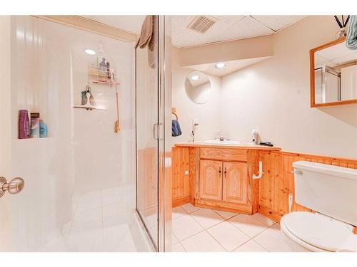 436 Muskrat Street, Banff, AB - Indoor Photo Showing Bathroom