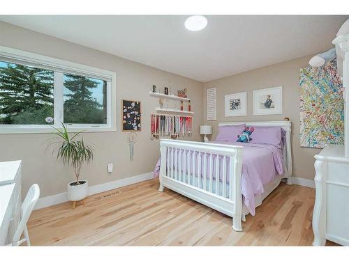 11 Oakmount Way Sw, Calgary, AB - Indoor Photo Showing Bedroom