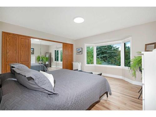 11 Oakmount Way Sw, Calgary, AB - Indoor Photo Showing Bedroom