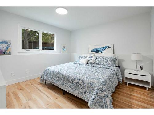 11 Oakmount Way Sw, Calgary, AB - Indoor Photo Showing Bedroom