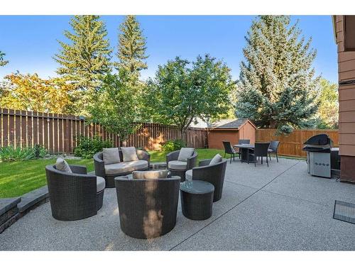 11 Oakmount Way Sw, Calgary, AB - Outdoor With Backyard