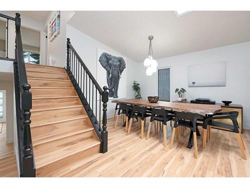 11 Oakmount Way Sw, Calgary, AB - Indoor Photo Showing Dining Room