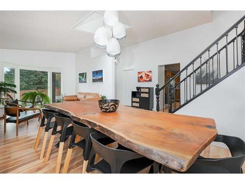 11 Oakmount Way Sw, Calgary, AB - Indoor Photo Showing Dining Room