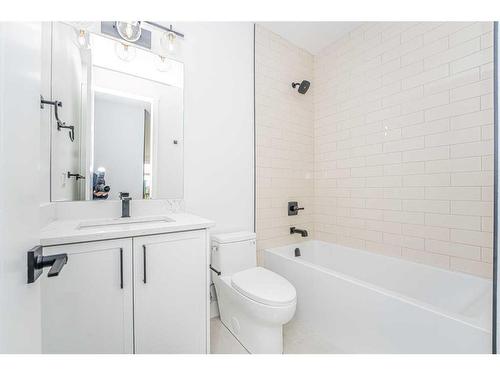 23 Watercrest Gate, Chestermere, AB - Indoor Photo Showing Bathroom