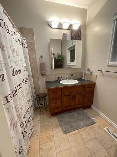 226 Harvest Hills Boulevard, Stavely, AB - Indoor Photo Showing Bathroom