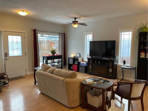 226 Harvest Hills Boulevard, Stavely, AB - Indoor Photo Showing Living Room