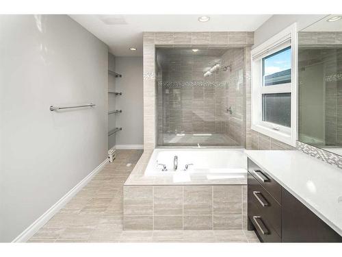 35 Aspen Summit Mount Sw, Calgary, AB - Indoor Photo Showing Bathroom