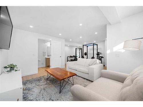 277 Willow Park, Cochrane, AB - Indoor Photo Showing Living Room