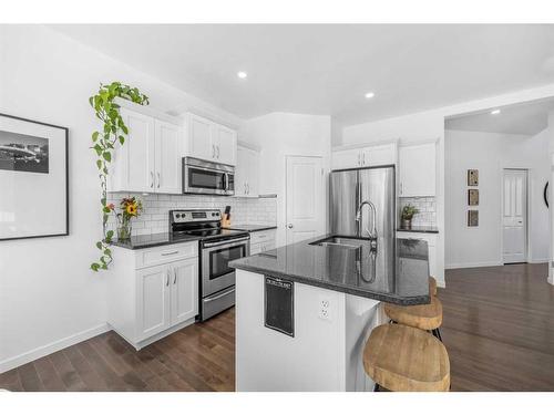 277 Willow Park, Cochrane, AB - Indoor Photo Showing Kitchen With Upgraded Kitchen