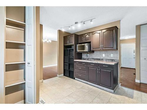 448 Ogden Drive Se, Calgary, AB - Indoor Photo Showing Kitchen